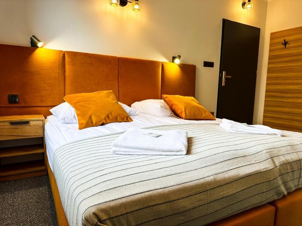 Hotel Czerwone Korale Cielimowo Bagian luar foto