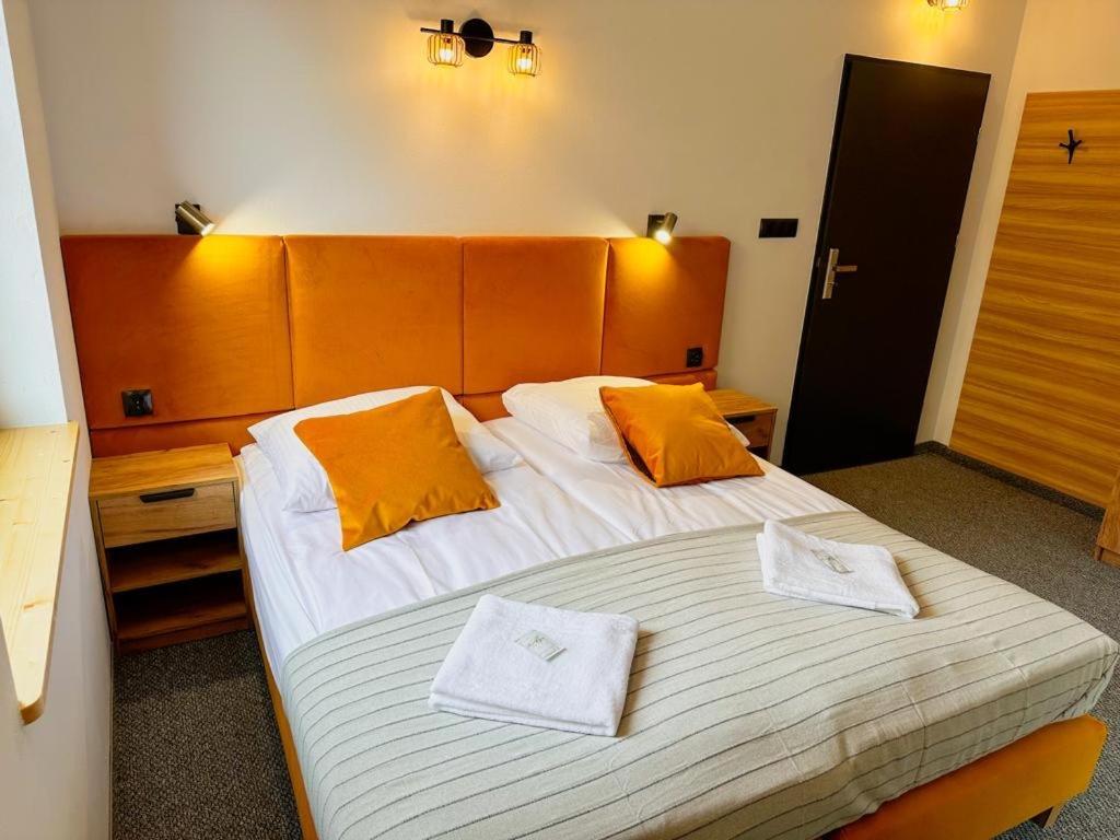 Hotel Czerwone Korale Cielimowo Bagian luar foto