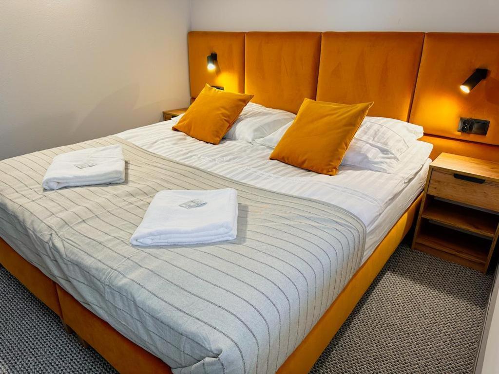 Hotel Czerwone Korale Cielimowo Bagian luar foto