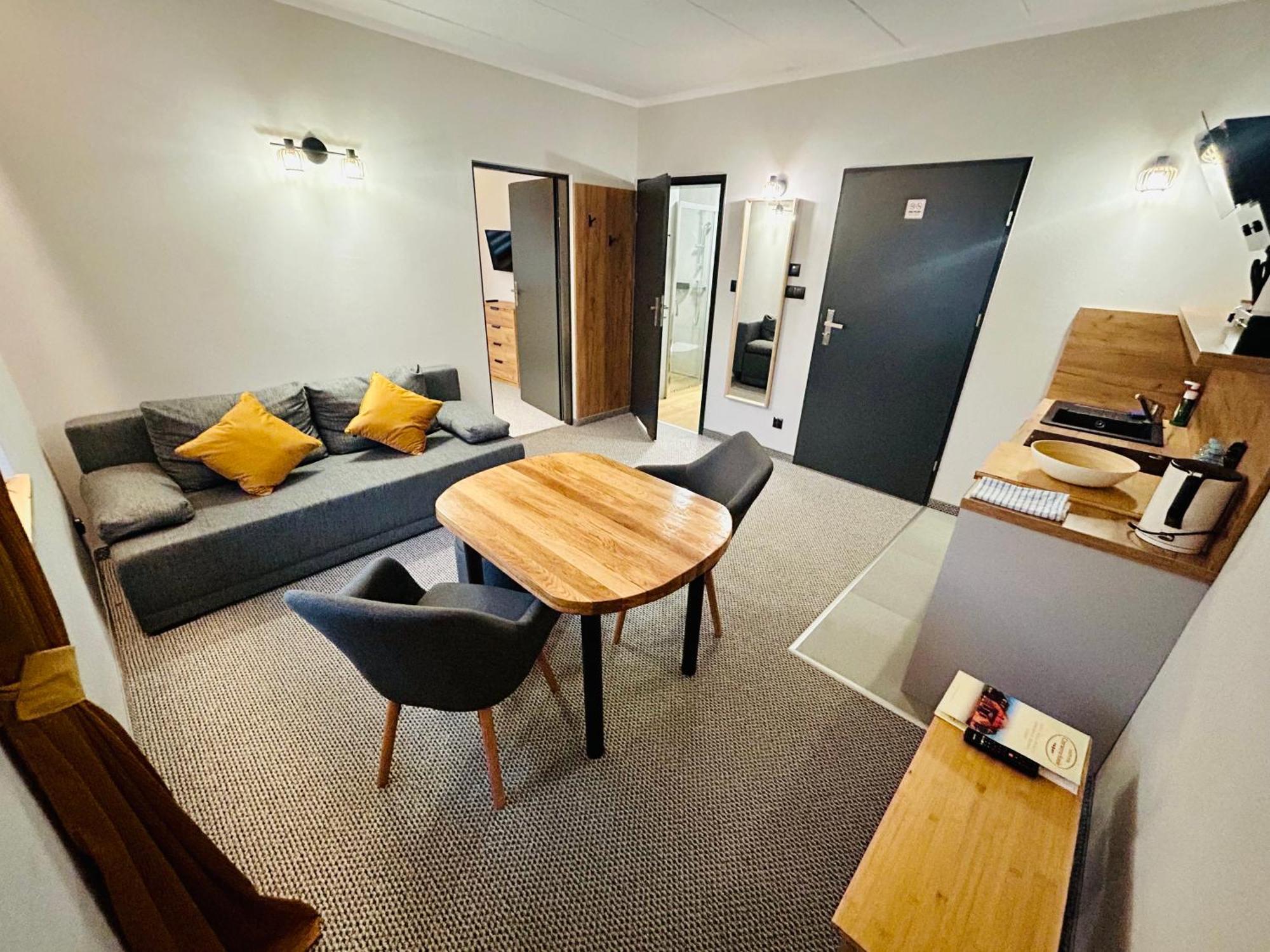 Hotel Czerwone Korale Cielimowo Bagian luar foto