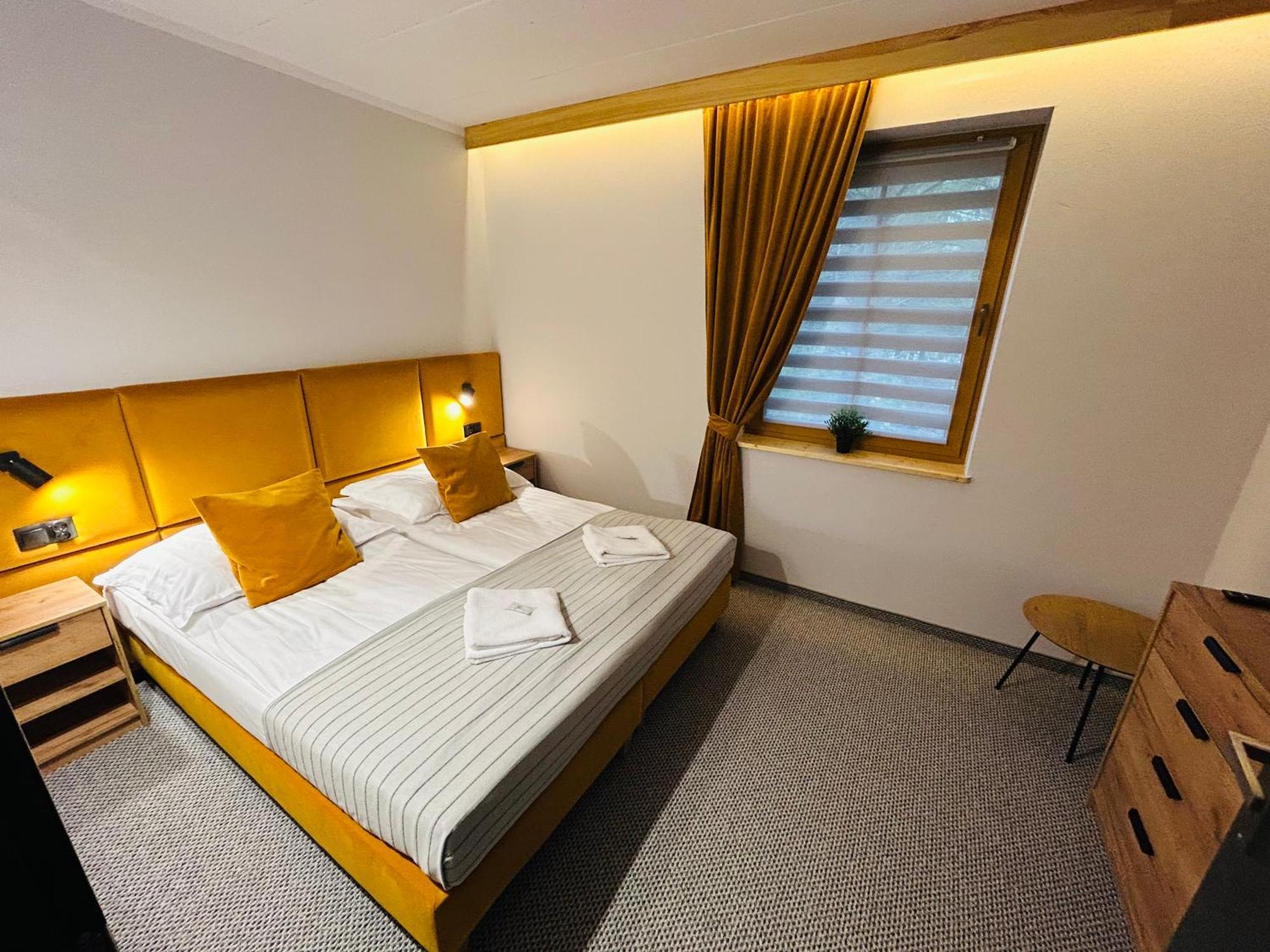 Hotel Czerwone Korale Cielimowo Bagian luar foto