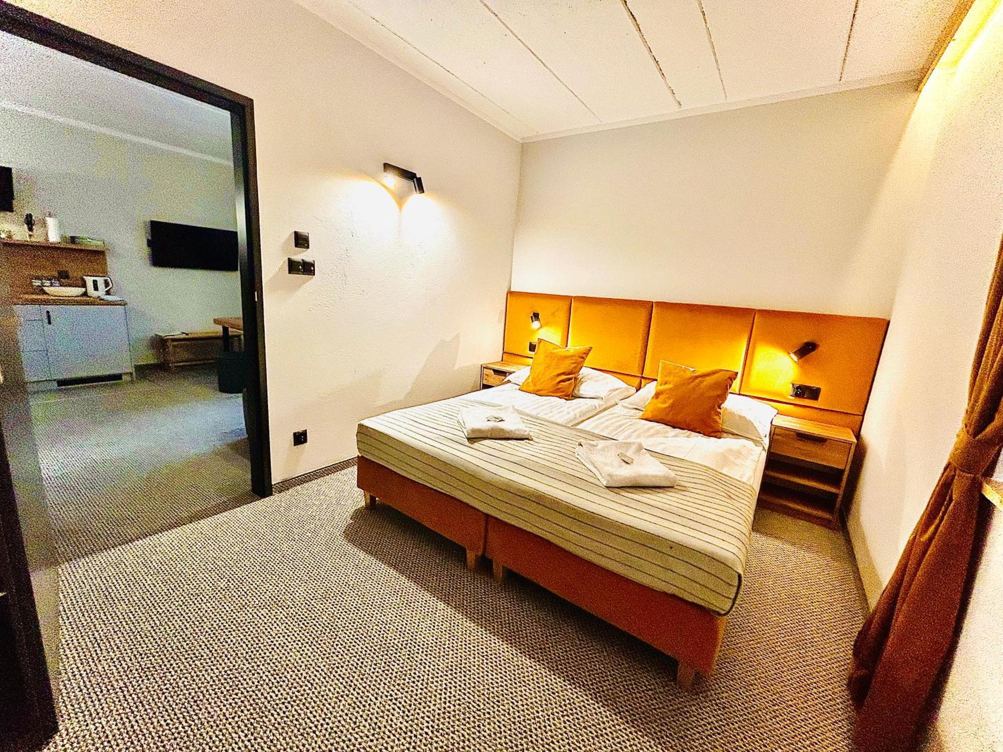 Hotel Czerwone Korale Cielimowo Bagian luar foto